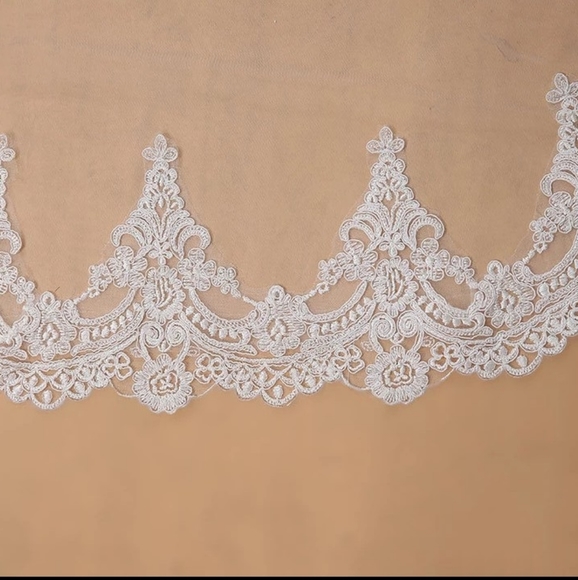 Cathedral Light Ivory Wedding Veil - Picture 3 of 8